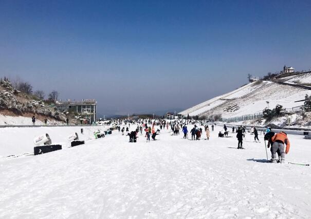江南天池的滑雪场