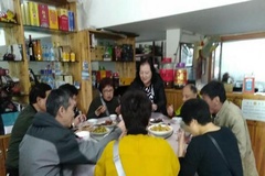 小峰农家乐就餐游客