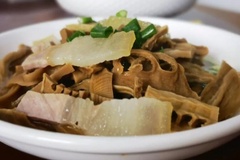 顺星民宿笋干咸肉煲