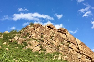 青山岩臼景区