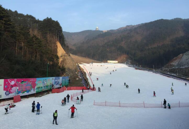 空旷的大明山滑雪场