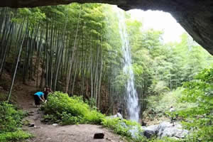 路遥知马力，水滴可穿石