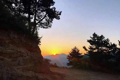 山间余晖