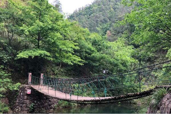 石景源峡谷的吊桥