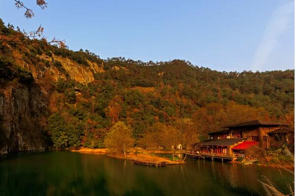 芦茨湾秋天风景