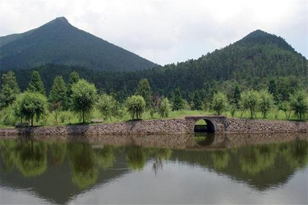 山水倒影