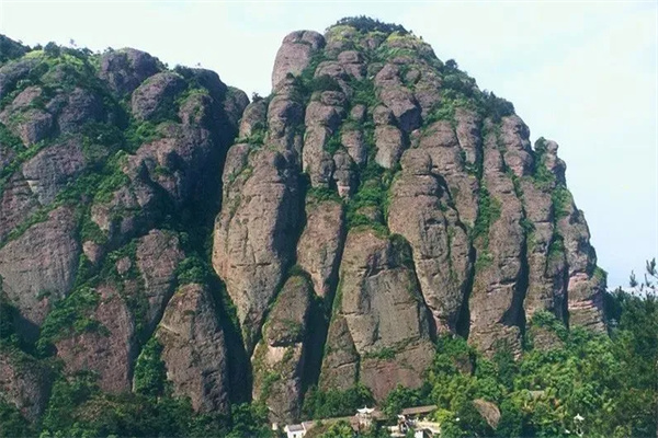 汤红岩险峰