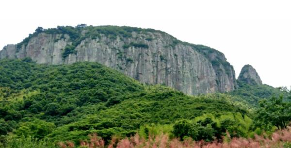 灵岩山景色