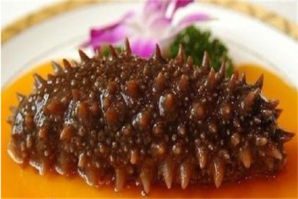 餐桌上的海参