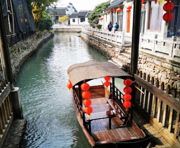 陆巷古村游船