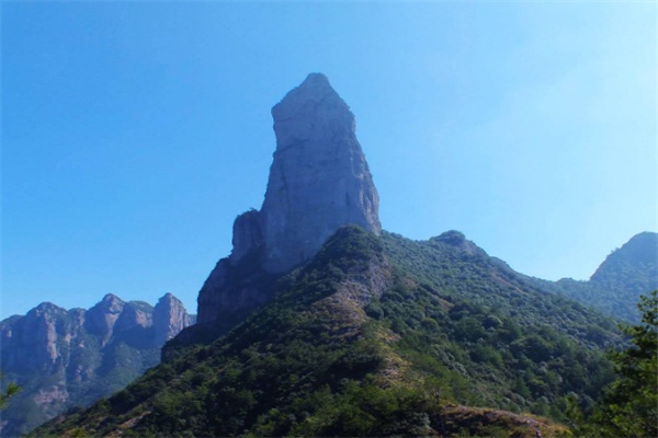 天柱岩