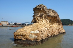 花斑彩石景区