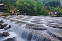 溪流玩水平台