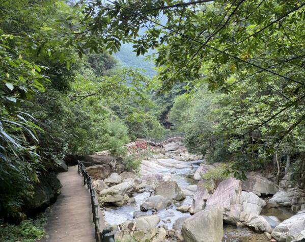 峡谷道路