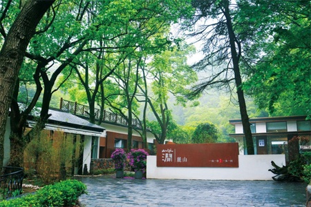 峪涧麓山民宿全景