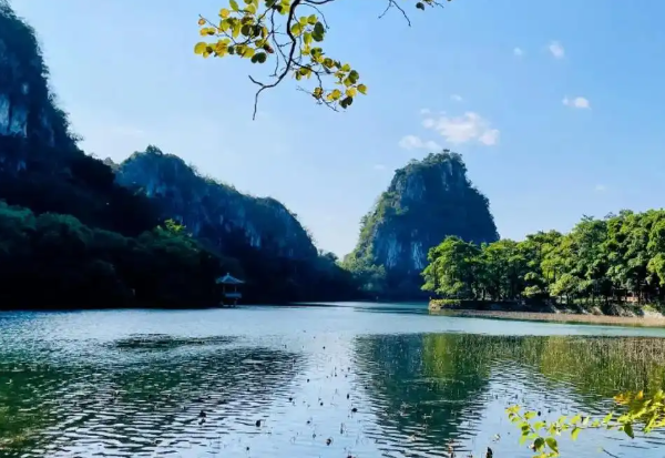 七星岩湖面