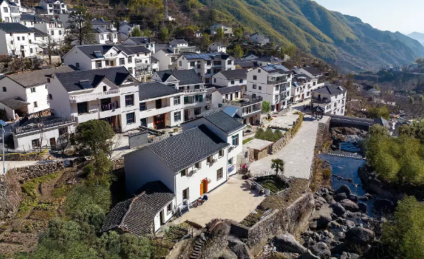 百丈岭村