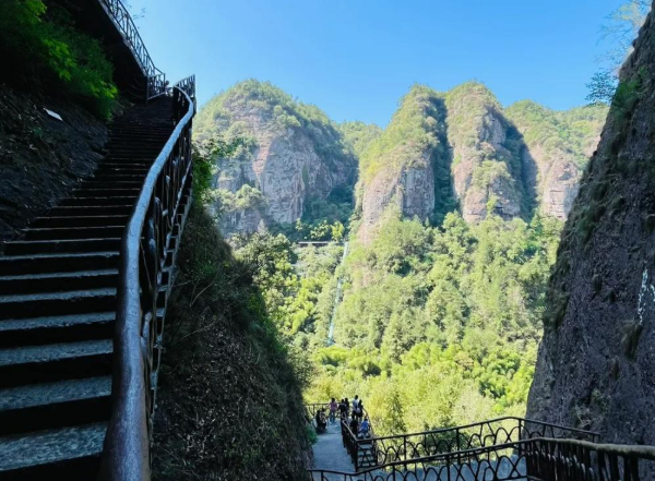 攀爬十九峰