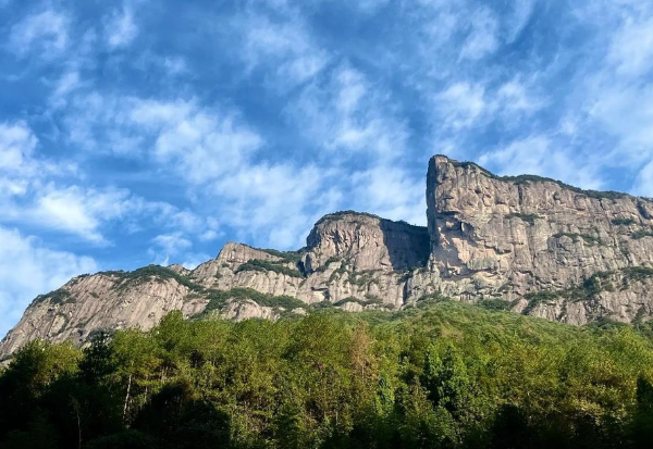 巍峨的天姥山
