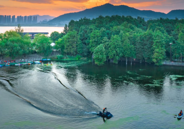青山湖
