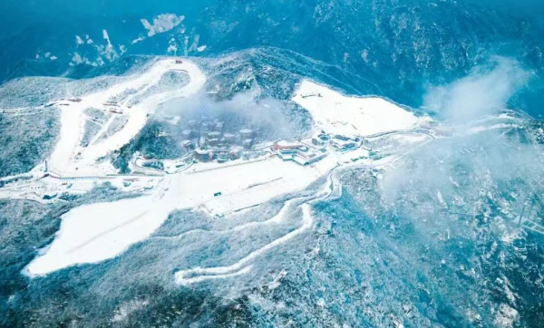 云上草原滑雪场